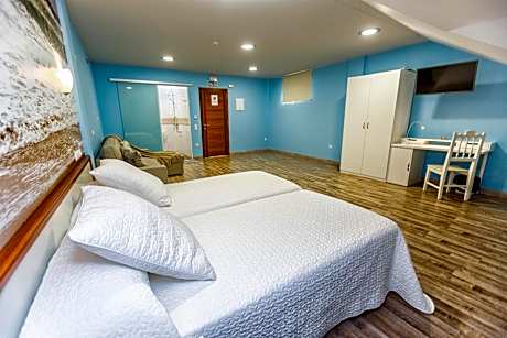 Triple Room with Private Bathroom