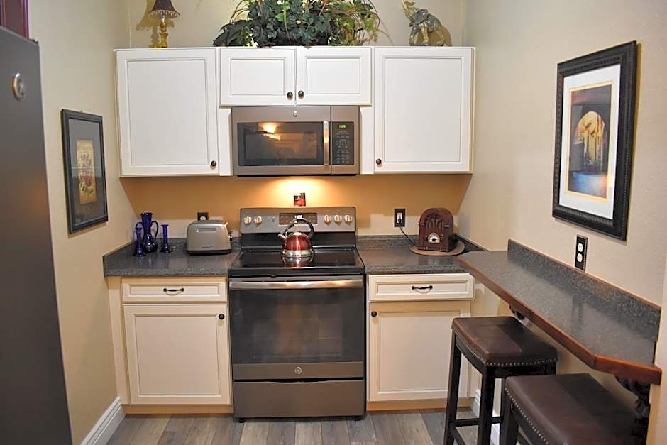 Silver Horseshoe Inn