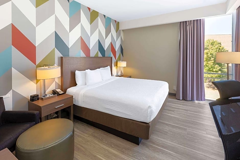 La Quinta Inn & Suites by Wyndham Tulsa Downtown - Route 66