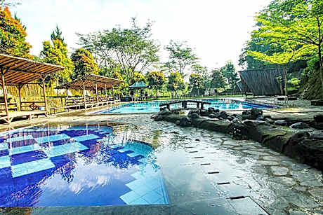 OYO HOMES 91242 Desa Wisata Cibuntu Kuningan Syariah