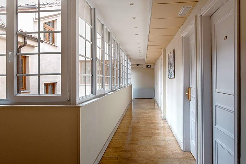 Ikonik Plaza Mercado