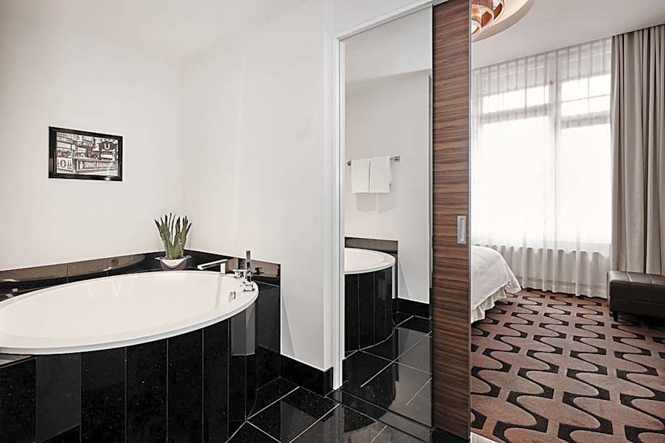 Roomers Berlin Steinplatz, Autograph Collection