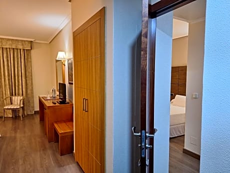 Two Connecting Twin Rooms