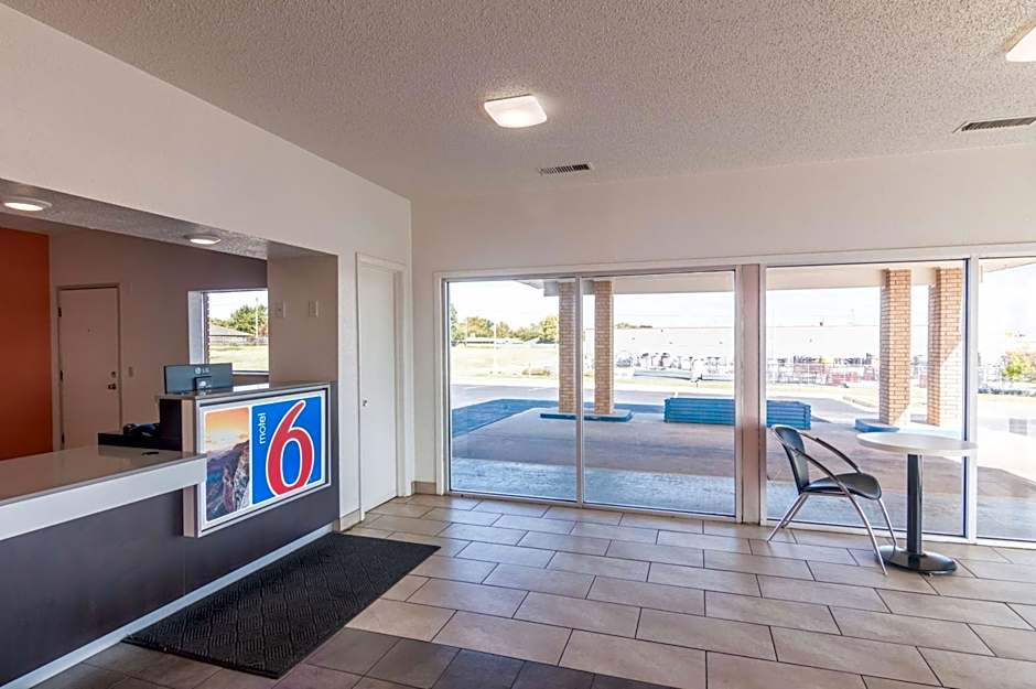 Motel 6-Clinton, OK