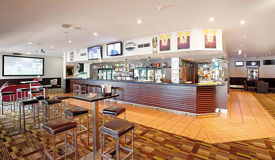 Nightcap at Edge Hill Tavern