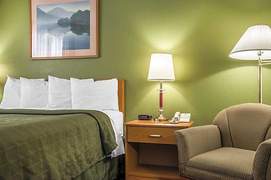 Hudson Inn & Suites