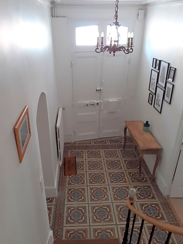 Centre ville, chambre indépendante 20m2 et sa salle de bain privée