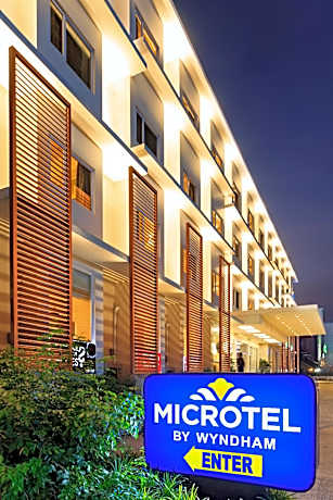 Microtel by Wyndham Acropolis