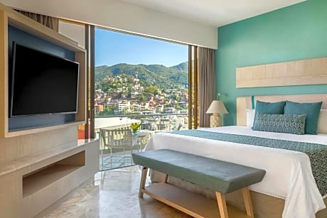 Deluxe Mountain View King Bed