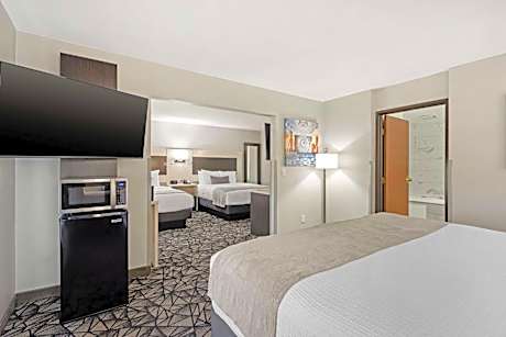 Suite with Jetted Tub