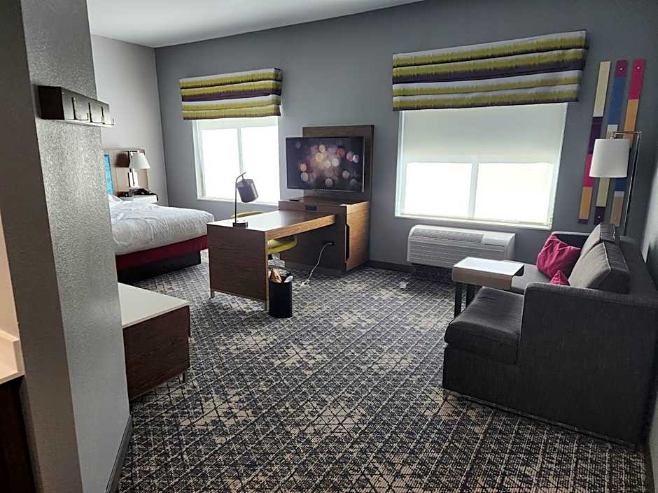 Hampton Inn By Hilton & Suites Pittsburgh New Stanton PA