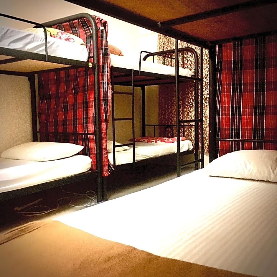 Monkey Mansion Putra Majestik