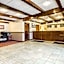 Clarion Inn & Suites At The Outlets Of Lake George