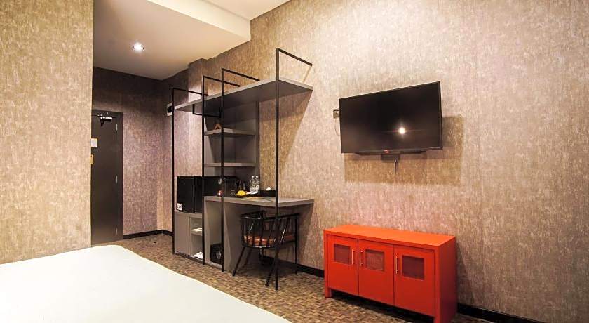 Fhandika Boutique Inc.