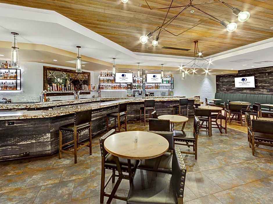 DoubleTree By Hilton Wichita Airport