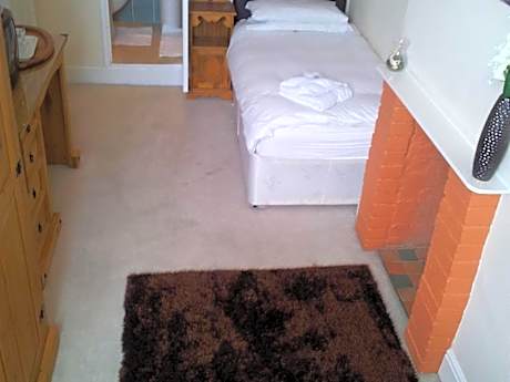 Twin Room with Private Bathroom