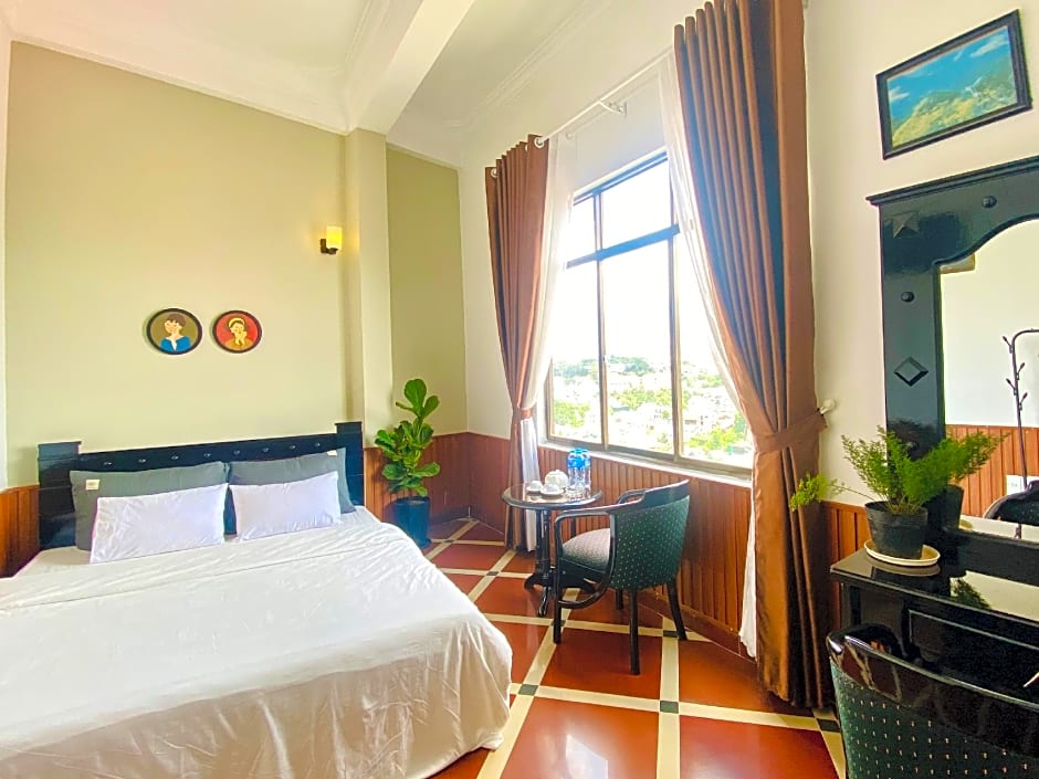 Chill House Dalat Hotel 