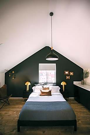 Deluxe Queen Room