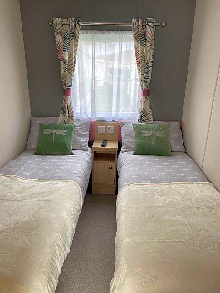 The Roecliffe, Holiday mid-lodge, Shorefield Country Park