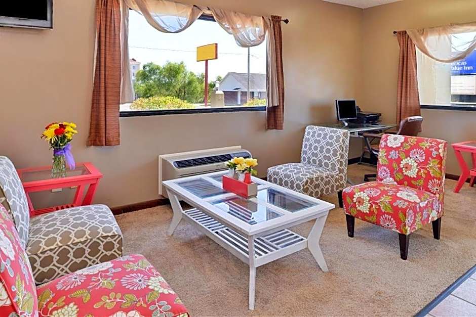 Days Inn & Suites by Wyndham Byram