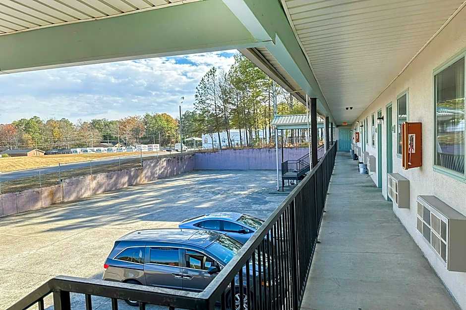 Garden Inn & Suites