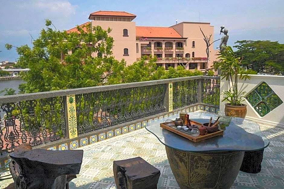 Heeren Straits Hotel