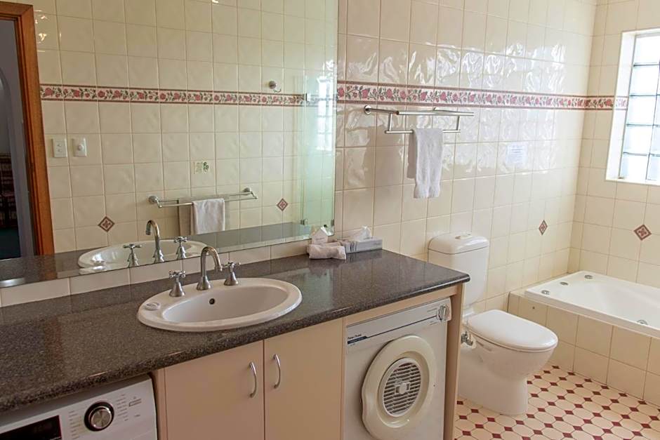 Arkana Motor Inn & Terrace Apartments