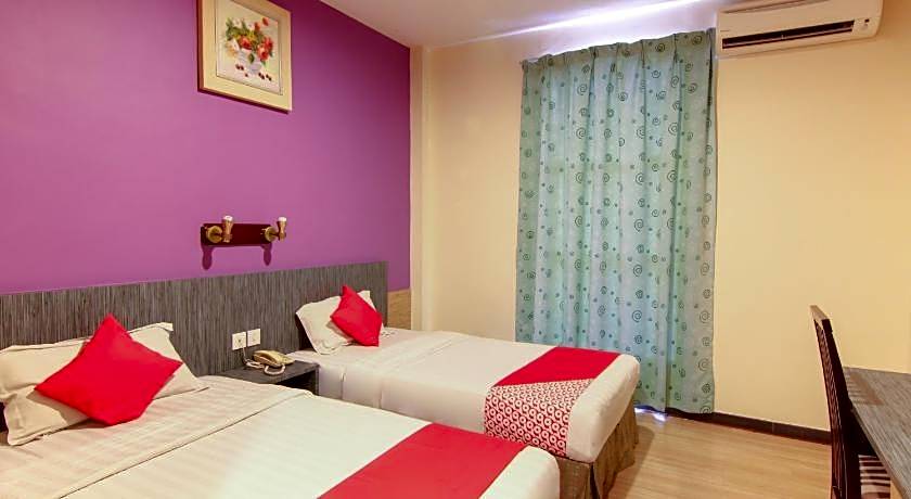 Super OYO 43930 Hotel Esplanade