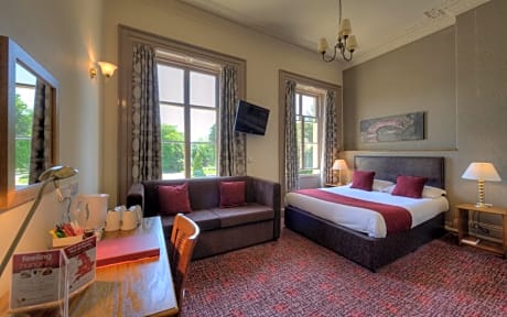 Family Room (2 Adults + 2 Children)