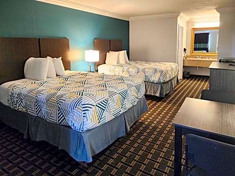 Queen Room with Two Queen Beds - Smoking