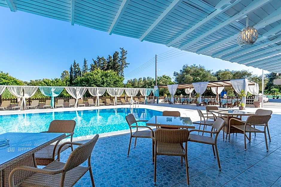 Sandy Beach Complex - Poolside Studios & Seaside Apartments