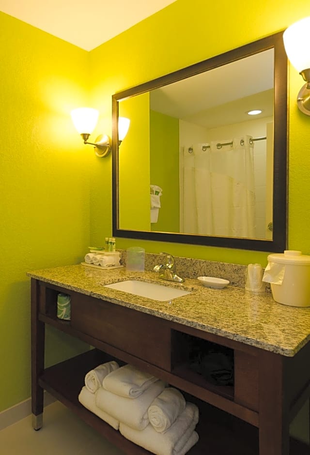 Holiday Inn Express Hickory-Hickory Mart By IHG