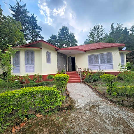 Family Room with Mountain View