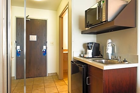 King Suite with One Bunk Bed