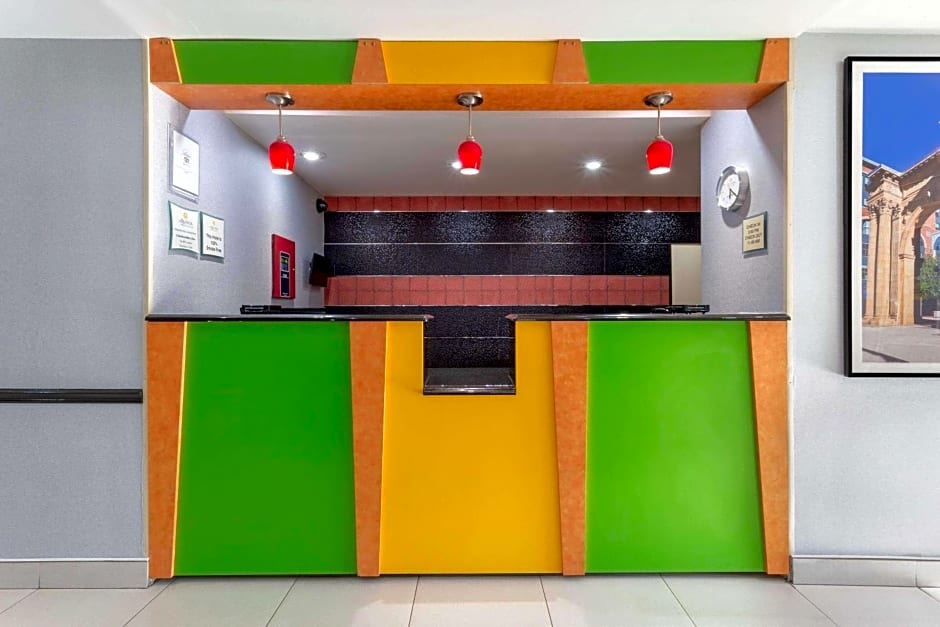 La Quinta Inn & Suites by Wyndham Columbus West - Hilliard
