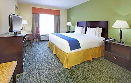 2 Queen Beds Suite Mobility Accessible Tub