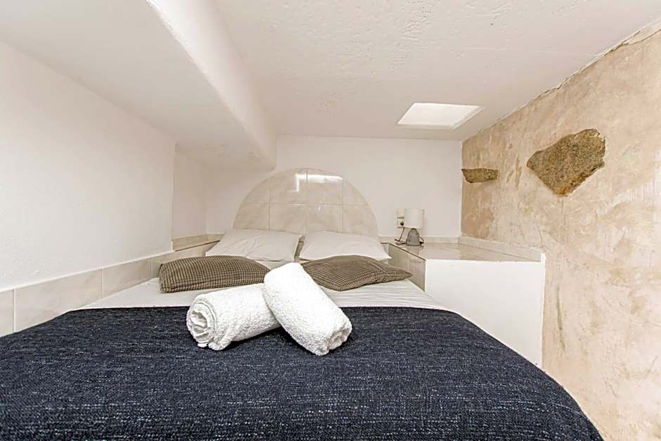 Peristeronas Village