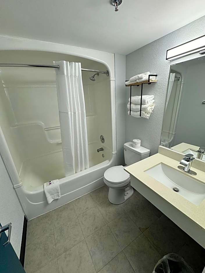 Studio 6 Suites East Syracuse NY Airport