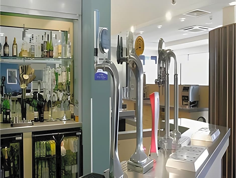 Holiday Inn Express Cardiff Airport By IHG