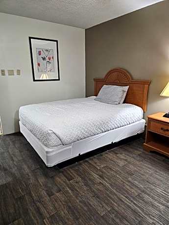 Queen Room - Non-Smoking