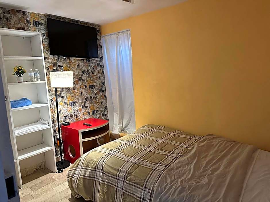 Casa Vázquez , "Como en casa" , hospédate con nosotros y recibirás una atención personalizada, servicio y confort nos distingue.