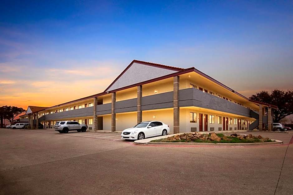 Red Roof Inn & Suites Irving - DFW Airport South