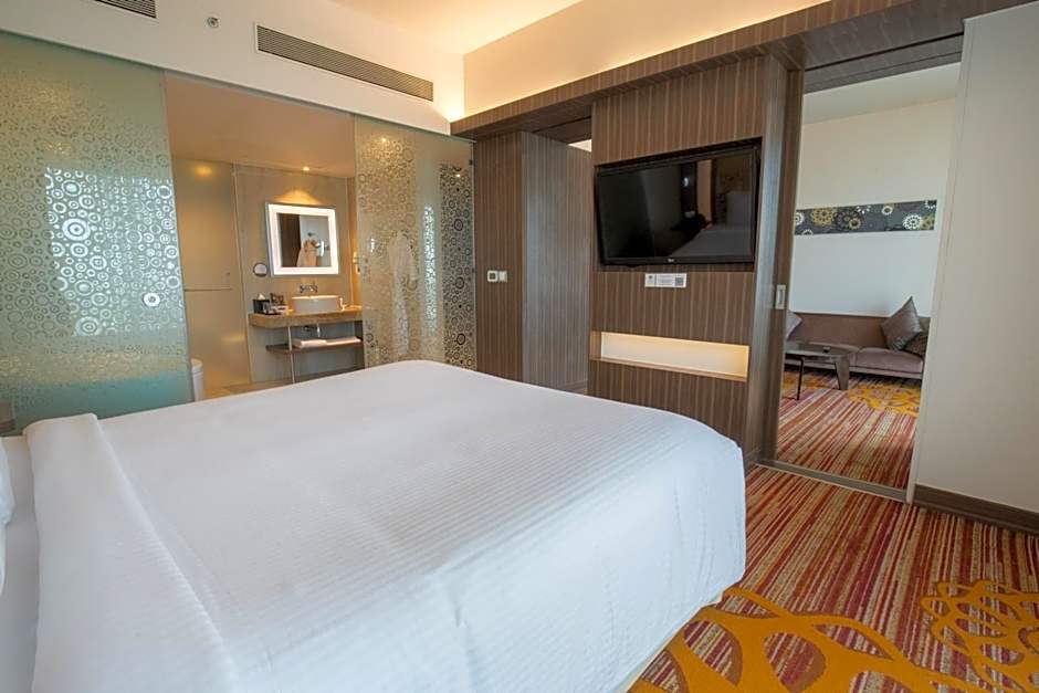 Photo 1 of 4 of Executive Suite