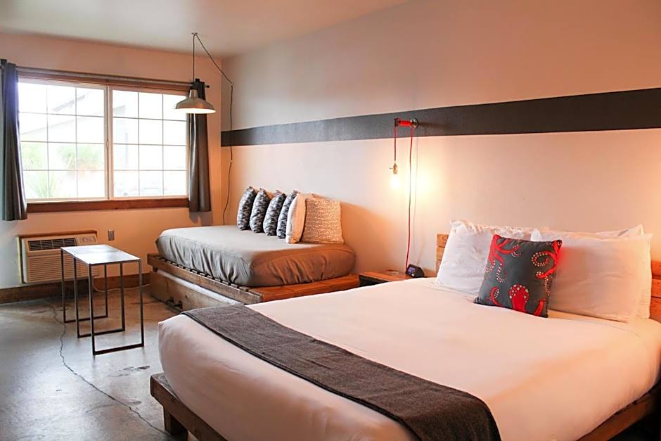 Photo 1 of 12 of Superior 1 Queen Bed