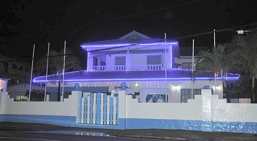 Le Chateau Bleu Hotel