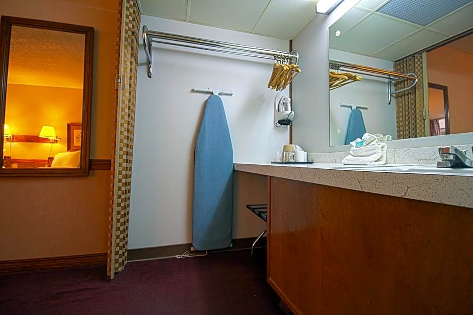 HomeTown Inn By OYO - Liberal, KS