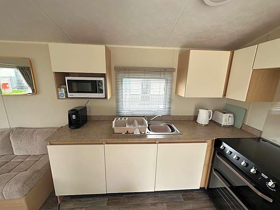 Sunnymede E11 Keyshare Holiday lets 8 Berth