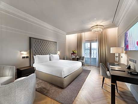 Junior Suite with Duomo Cathedral View