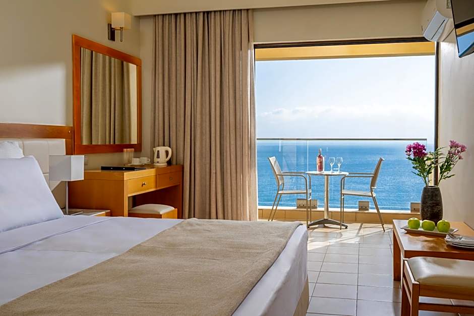 Photo 1 of 6 of Sea View