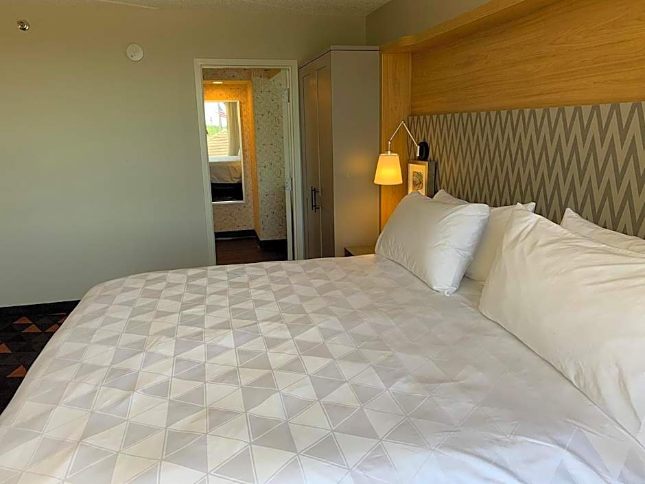 Photo 1 of 6 of 1 King Bed